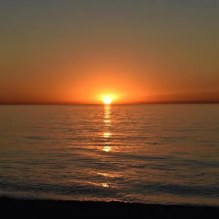 Magnifico Primera Linea De Playa Manilva Holiday home *