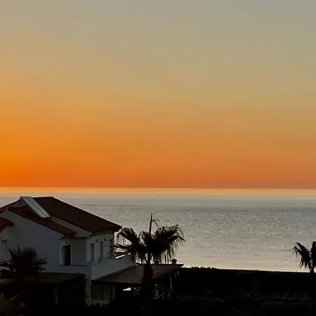Magnifico Primera Linea De Playa Manilva Holiday home *